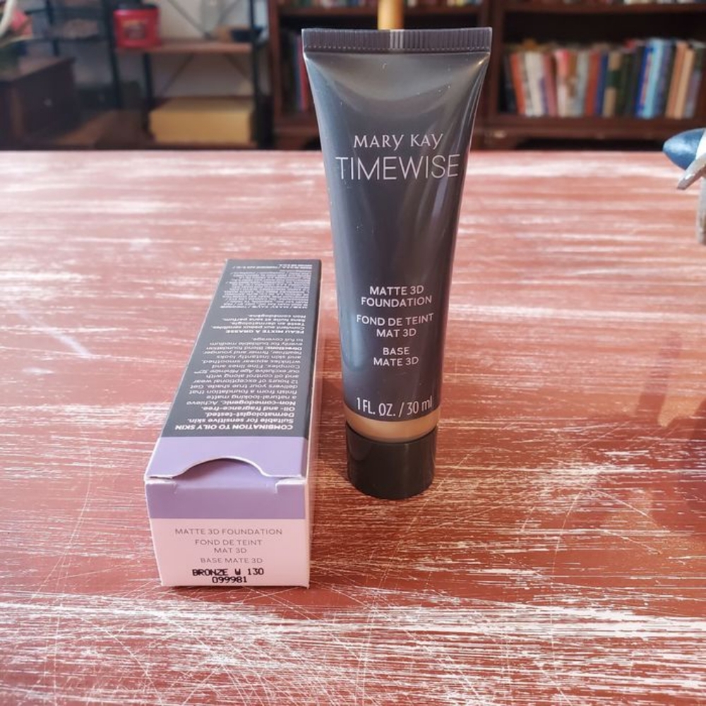 Mary Kay W130 Foundation 3D